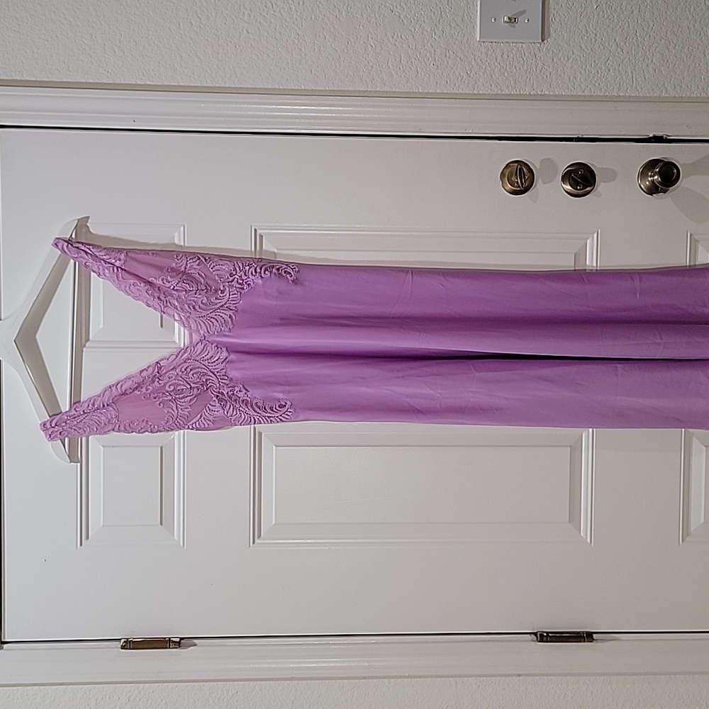 Women Natori Satin Nightgown Lavender Size M